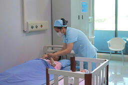 Lan tỏa hình ảnh đẹp của hộ sinh, điều dưỡng trong chăm sóc sức khỏe nhân dân
