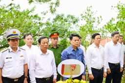 Đoàn cán bộ lãnh đạo thành phố đi thăm, viếng nghĩa trang liệt sĩ tại tỉnh Quảng Trị và tỉnh Hà Tĩn