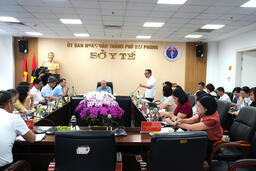 Phó Bí thư Thành ủy, Chủ tịch UBND thành phố làm việc với Sở Y tế