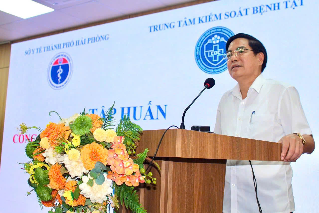 TS. Phan Huy Thục phát biểu tại lớp tập huấn